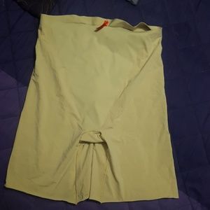 SPANX Compression Mid-thigh